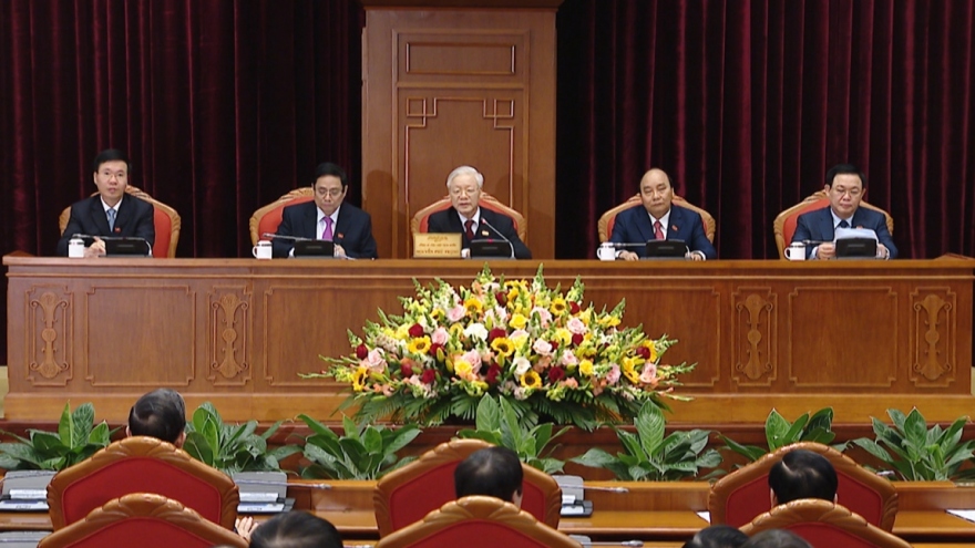 13th-tenure Politburo of 18 members elected